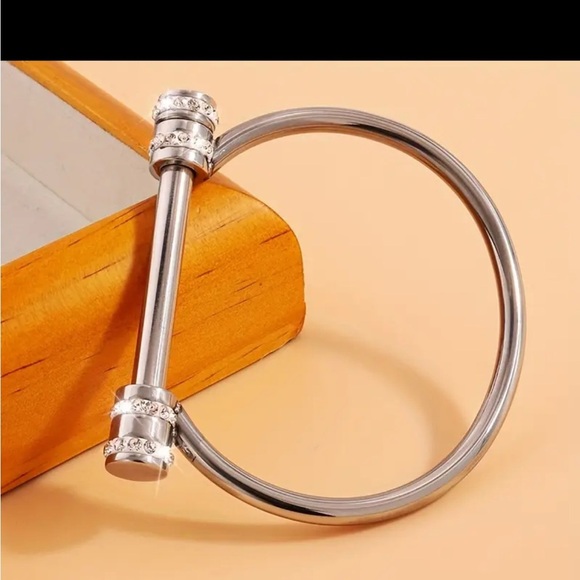 Jewelry - 14k GOLD PLATED STAINLESS STEELE SCREW BANGLE BRACELET WITH RHINESTONES